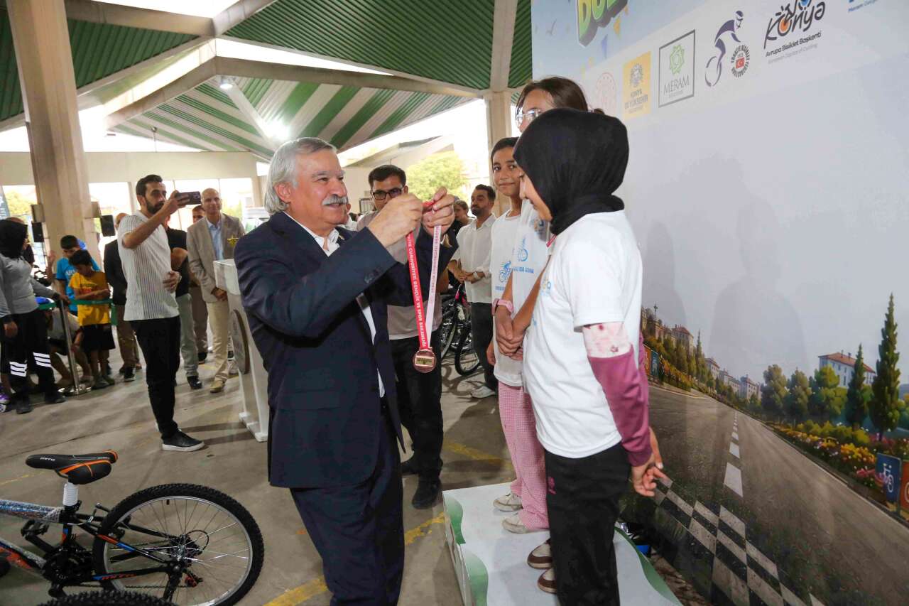 Konya’da 2 binden fazla çocuk pedal çevirdi! 6 haftalık bisiklet maratonu sona erdi 8